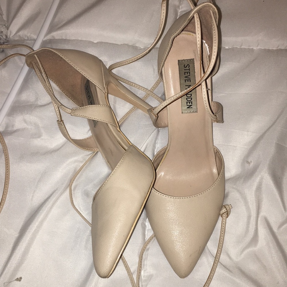 STEVE MADDEN Lace up the ankle closed toe heels!!